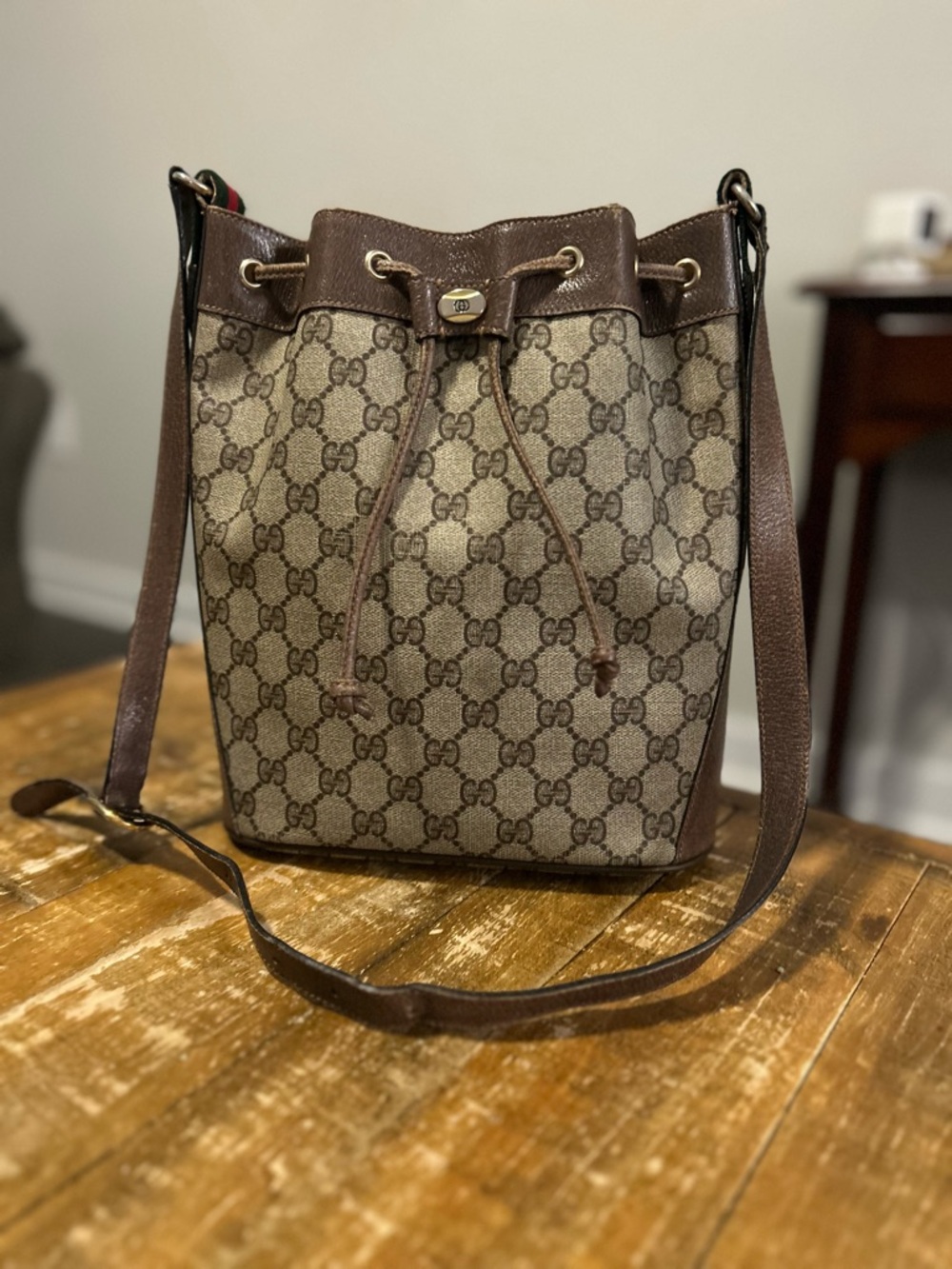 Authentic Gucci Brown GG Supreme Drawstring Crossbody Bucket Bag vintage
